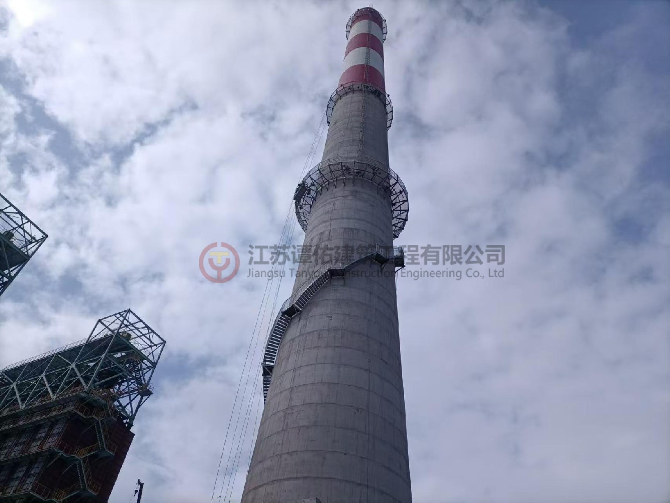 三高爐系統(tǒng)項目燒結(jié)120米煙囪新建項目驗收